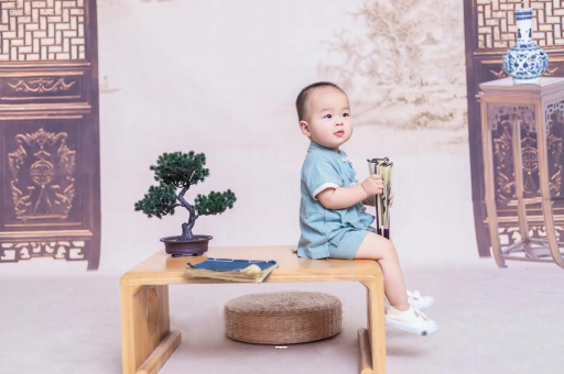 武义县宝宝边吃奶边挣扎烦躁